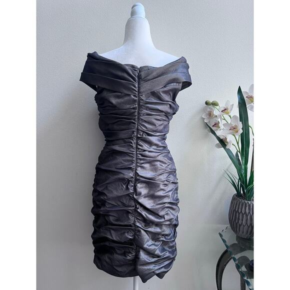 Y2K Off-the-Shoulder Ruched Stretch Taffeta Elegant Dress Gray Brooch Womens 10 - Picture 4 of 8
